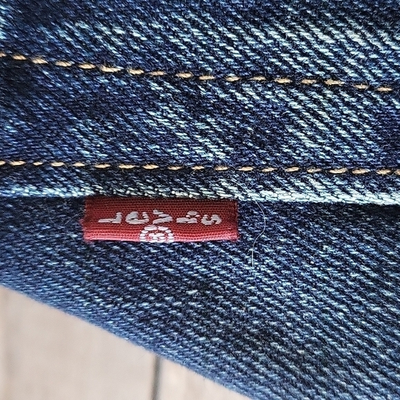 Levi's 502 dark wash regular taper sample jeans with 32.25" inseam - Picture 7 of 12